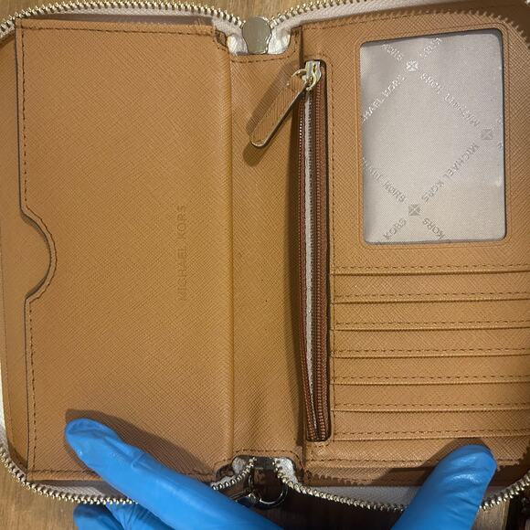 MICHAEL KORS White Tan Full Zipper Wallet Stylish Leather - Picture 5 of 8